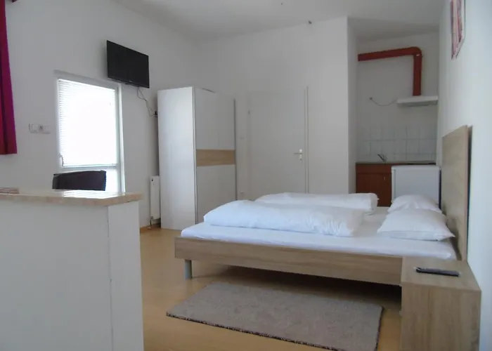 Cafe 168 Bed and Breakfast Βιέννη