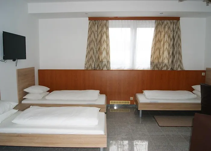 Cafe 168 Bed and Breakfast 2*