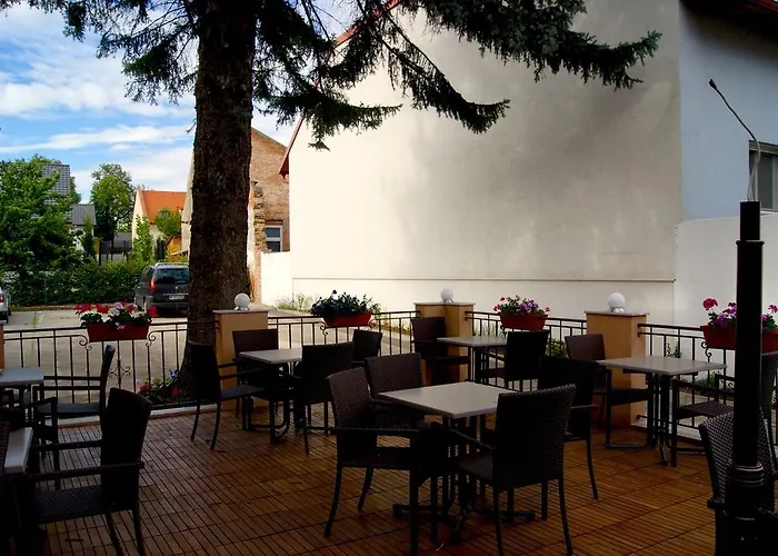 Bed and Breakfast Cafe 168