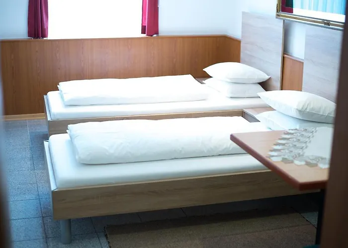 Cafe 168 Bed and Breakfast 2*